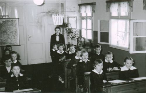 Sala lekcyjna w szkole w Szałem