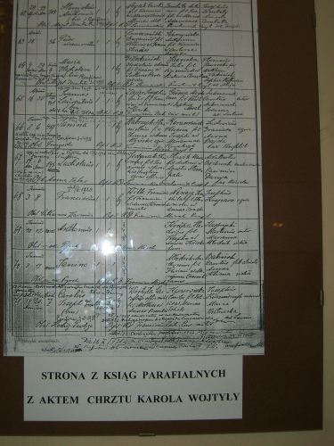 Zdjęcie tablicy z aktem chrztu Karola Wojtyły