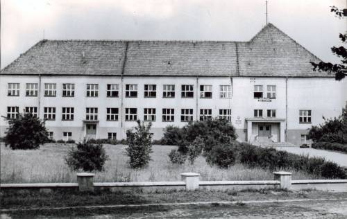Budynek Zbiorczej Szkoły Gminnej w Opatówku